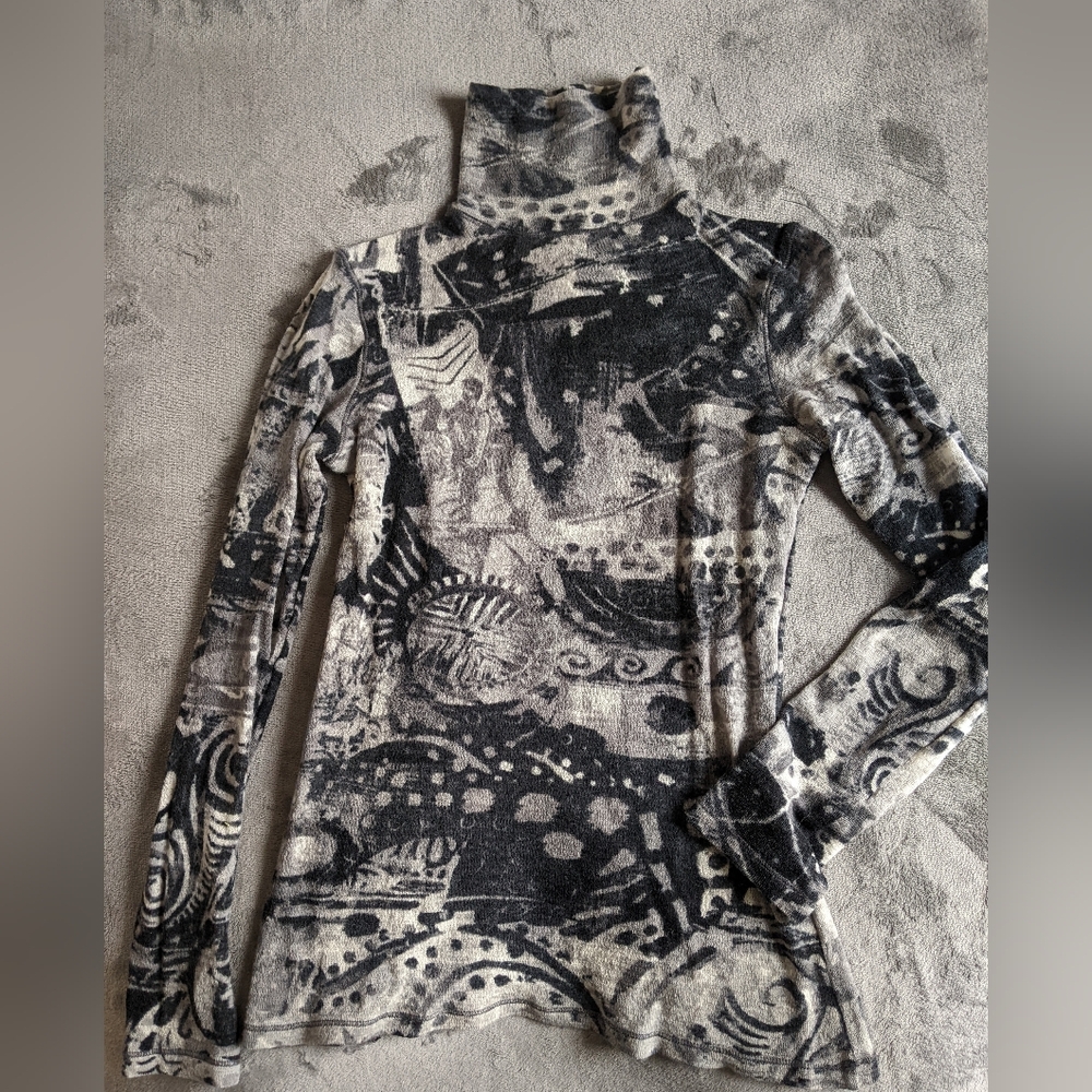 Fuzzi Wool Abstract Patterned Turtleneck Top